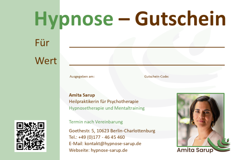 Teamarbeit Sechs Personen in Silhouette heben die Arme vor einem Sonnenuntergang.